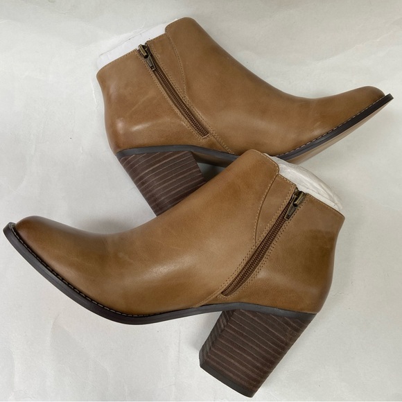 Very Volatile Wesley Style Tan Booties Size 9 New - Picture 5 of 9